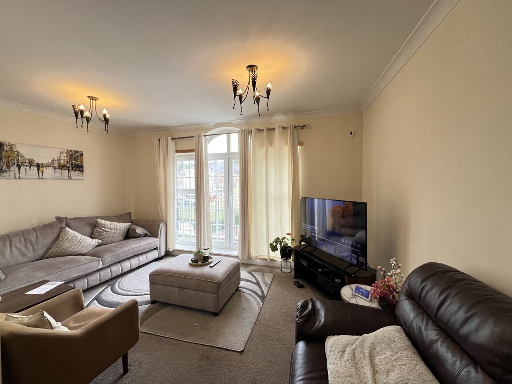 Property photo 2 of 18