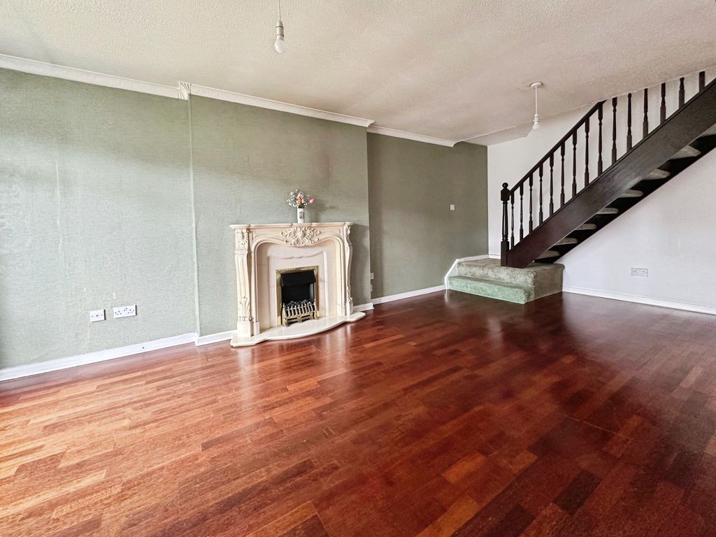 Property photo 3 of 15 Lounge