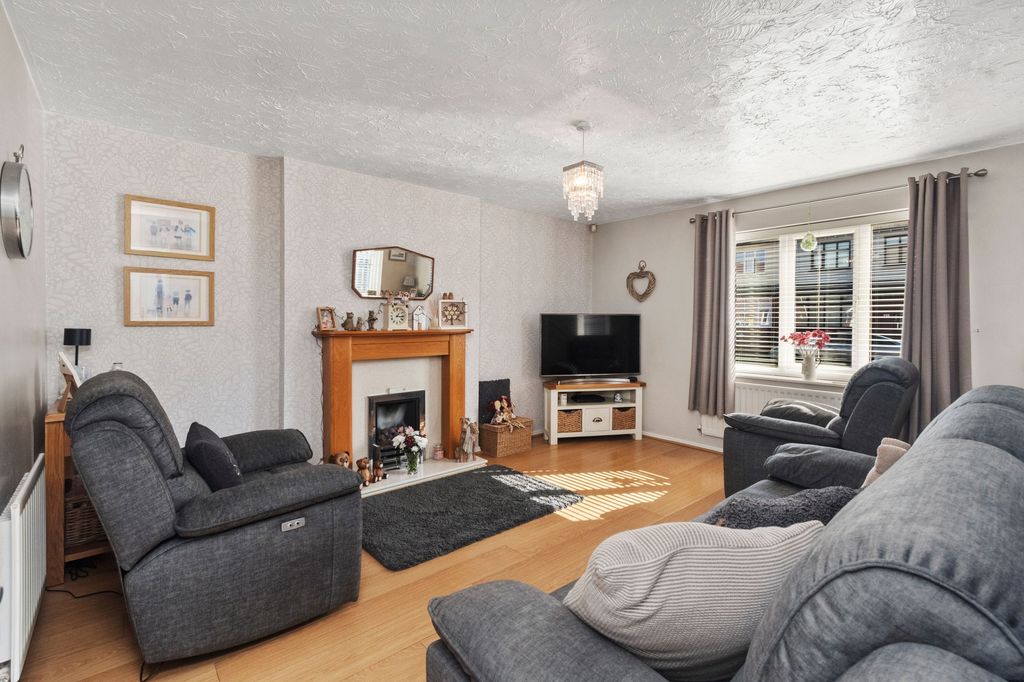 Property photo 2 of 32