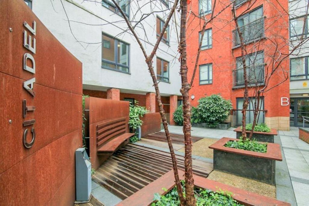 Property photo 1 of 2