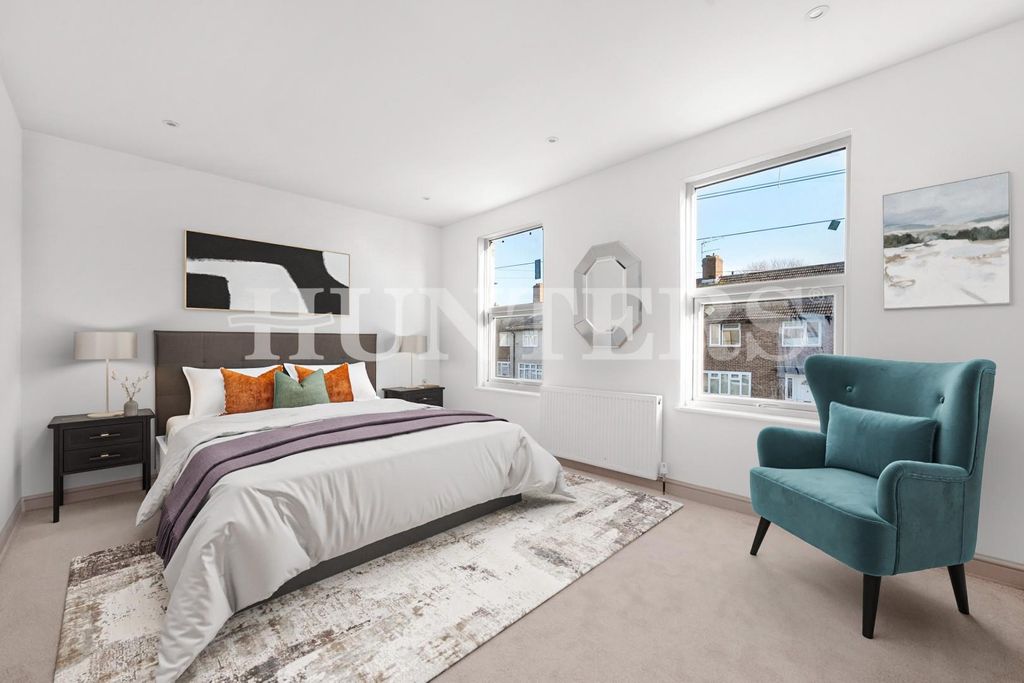 Property photo 2 of 22 Bedroom.Jpg