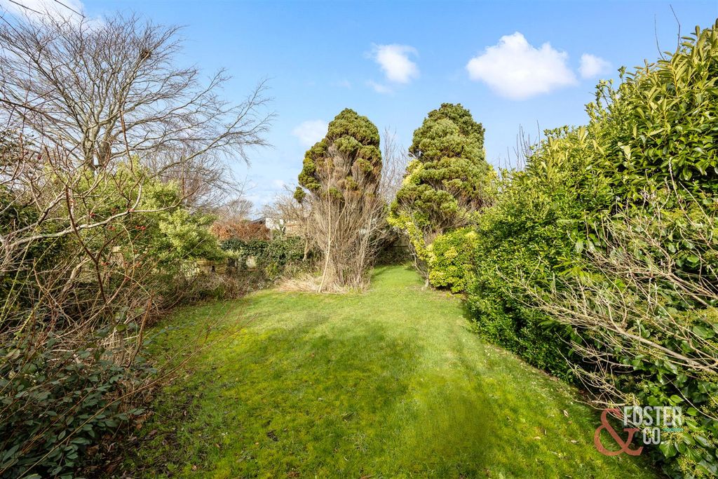 Property photo 2 of 24 Welesmere Road_8-018.Jpg