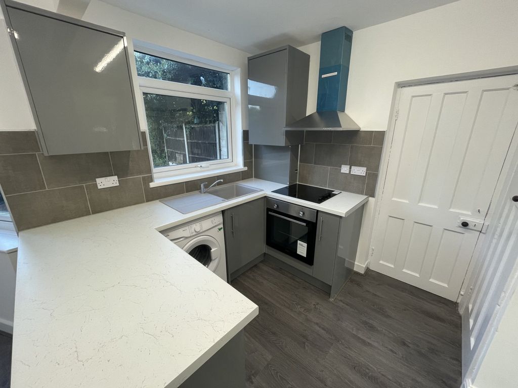 Property photo 3 of 9 Kitchen