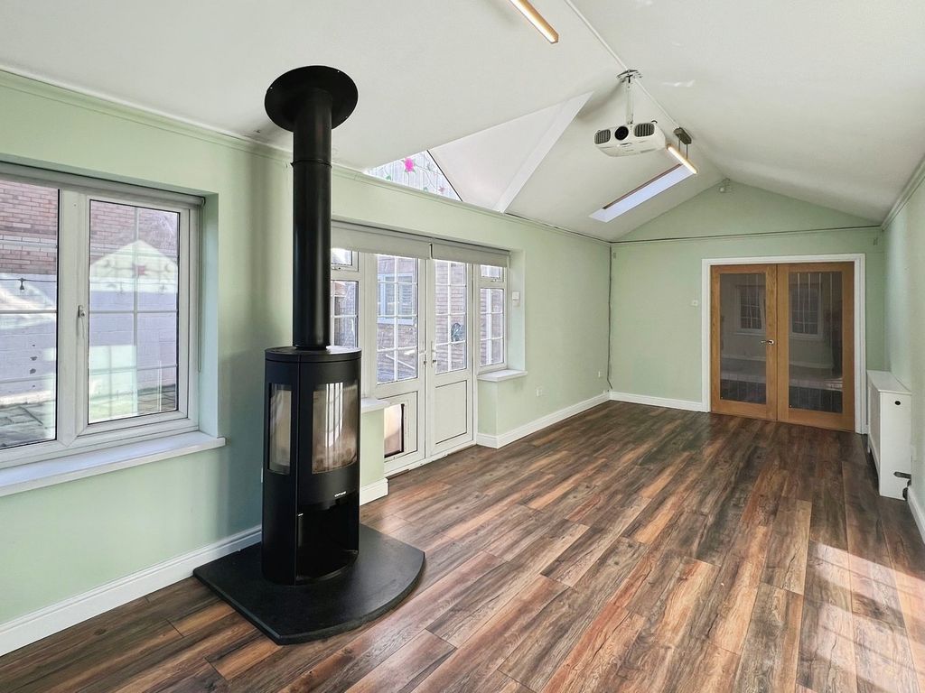 Property photo 3 of 44