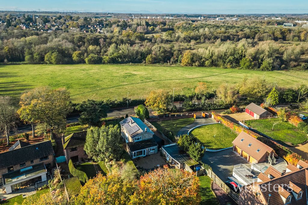 Property photo 2 of 38