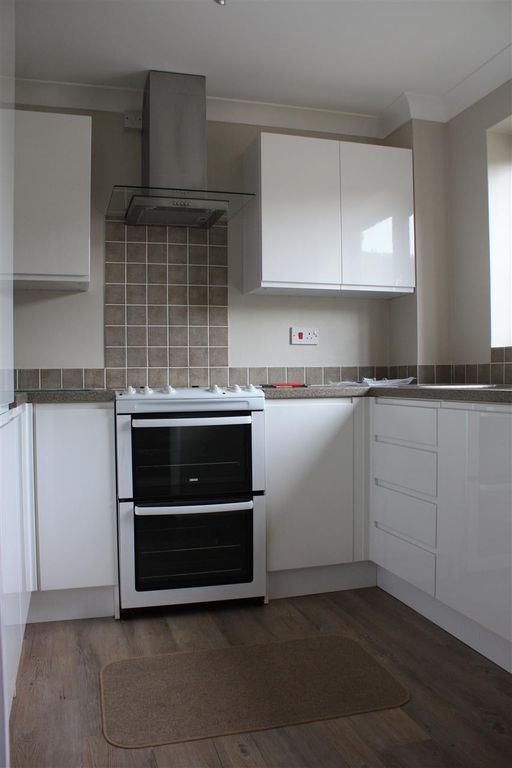 Property photo 3 of 9 Kitchen