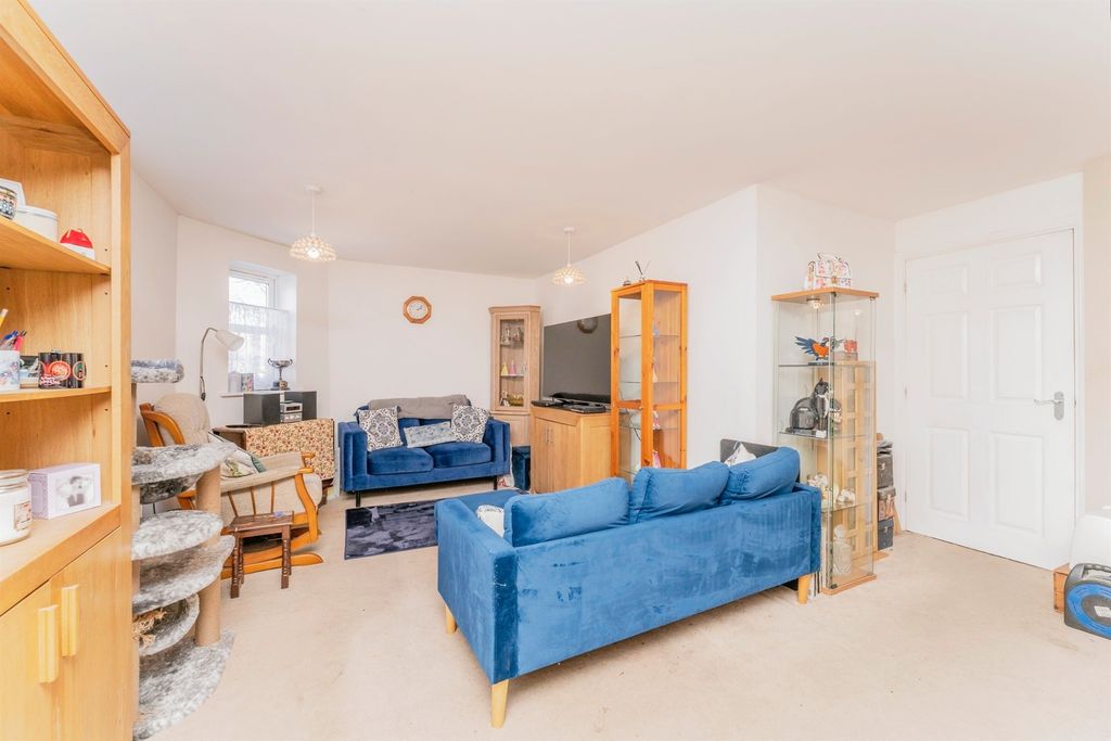 Property photo 3 of 17