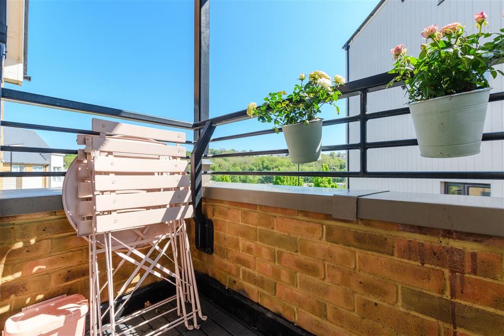 Property photo 1 of 8 Balcony