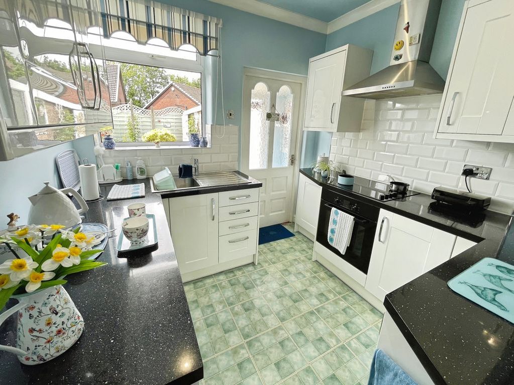 Property photo 3 of 18 Kitchen