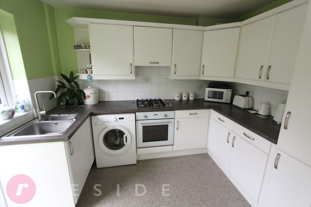 Property photo 3 of 17 Kitchen