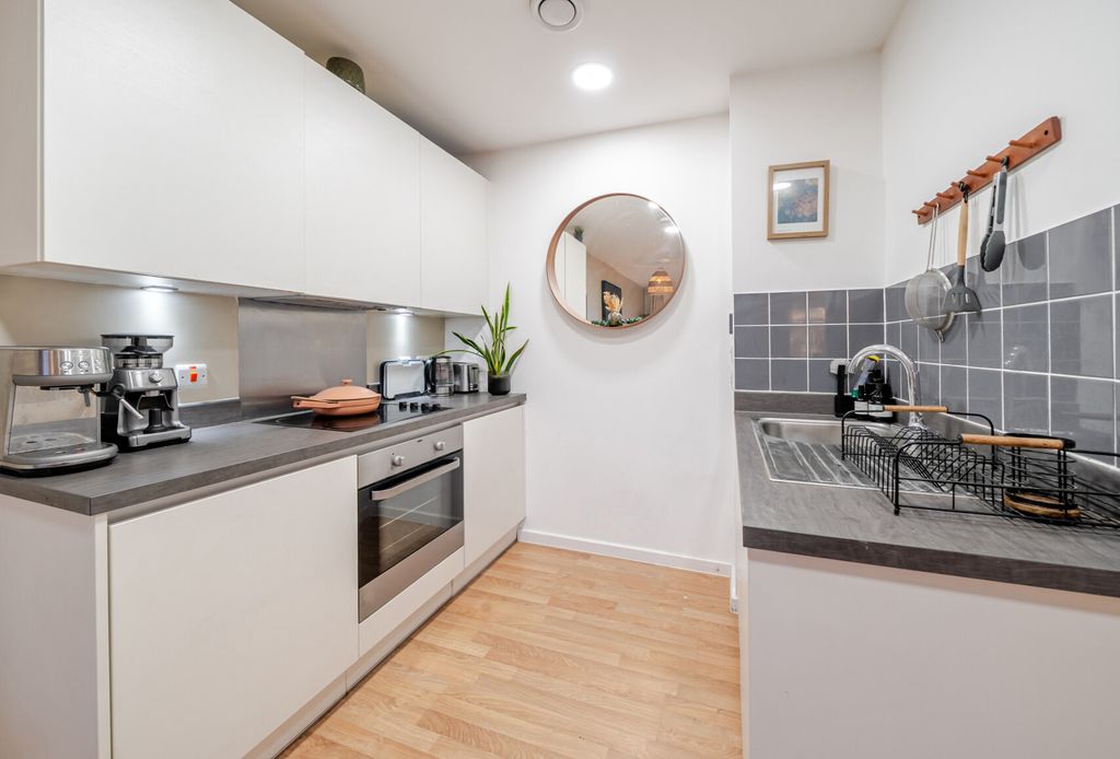 Property photo 3 of 9 1409118-19-6985B6...