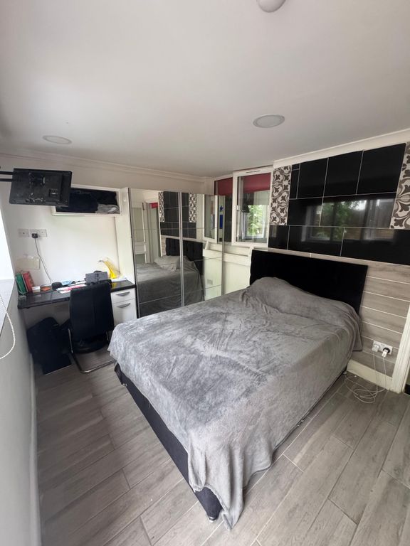 Property photo 1 of 6 F716754B-323B-407F-884A-d4F605E19c04