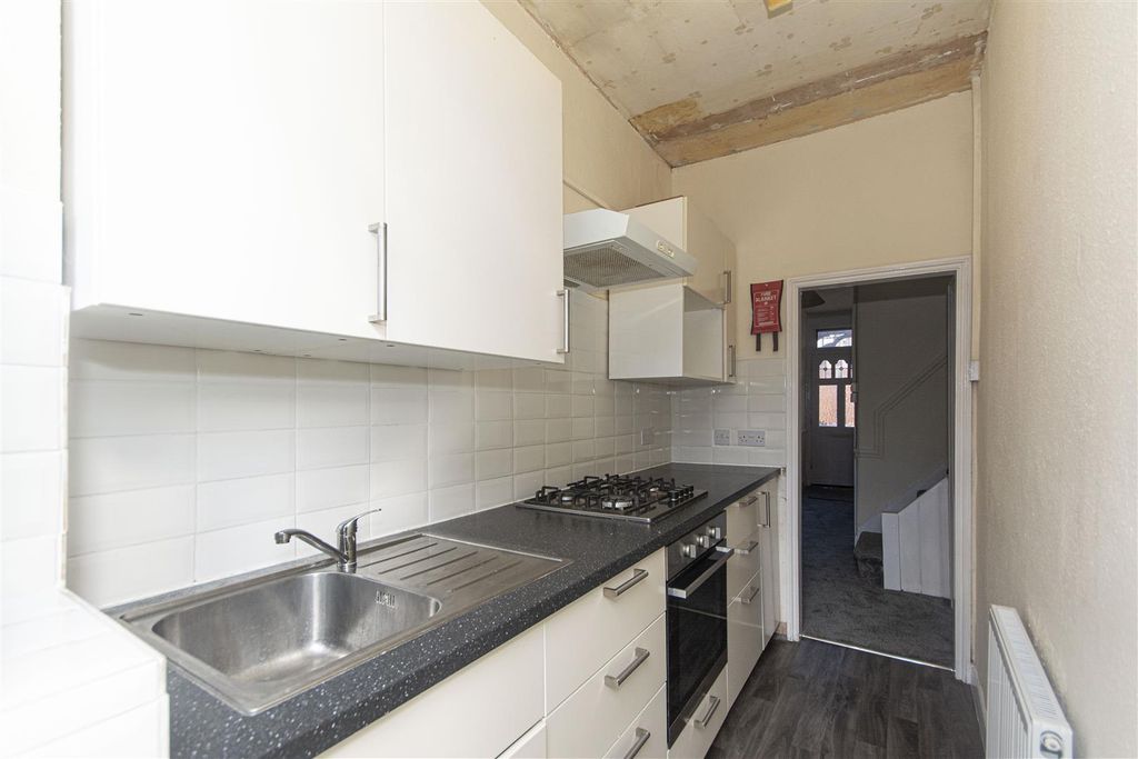 Property photo 3 of 12 Gassiot Road Sw17 (10).Jpg