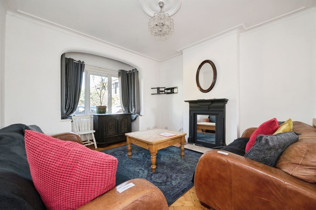 Property photo 2 of 25