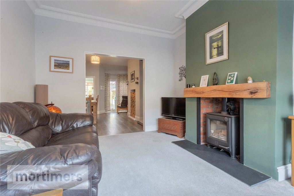 Property photo 3 of 14 Sitting Room