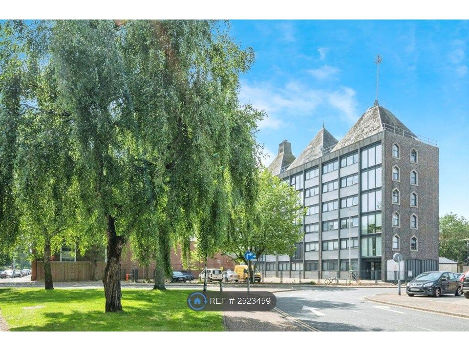 Property photo 1 of 10 Crown House