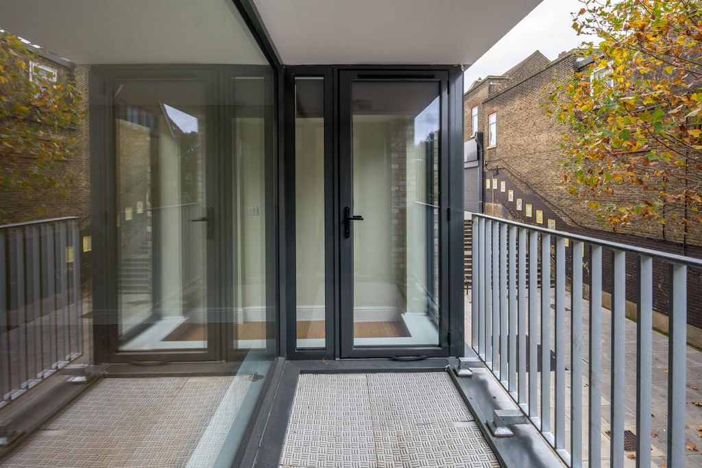 Property photo 3 of 8