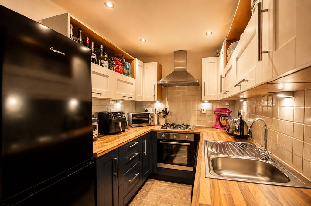 Property photo 2 of 11 Tps Bodmin 01208 74182 3