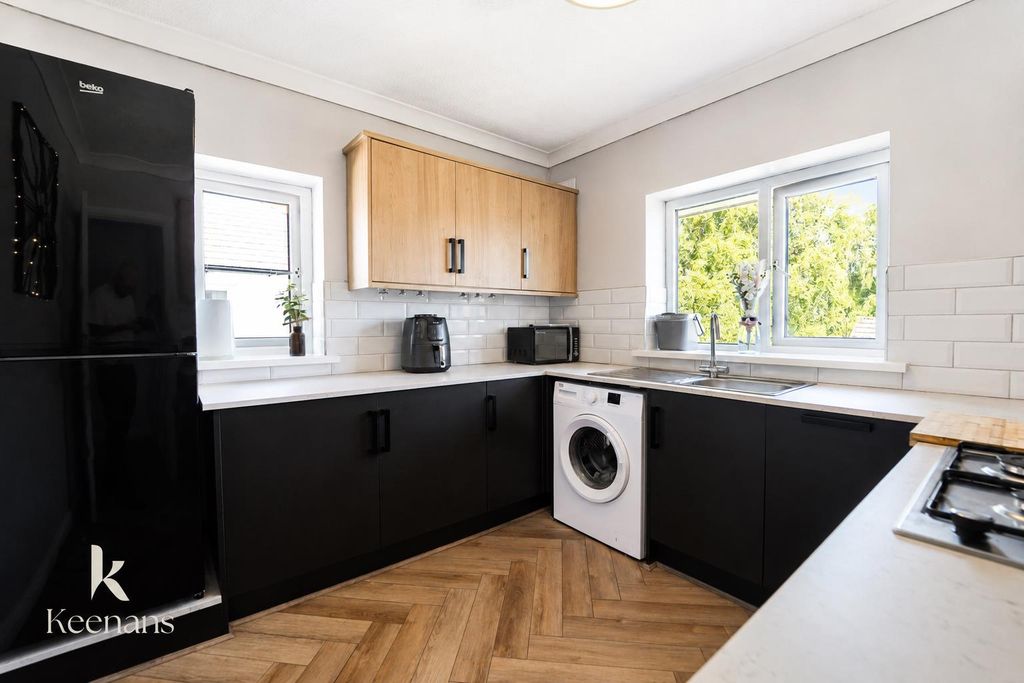 Property photo 2 of 24 Thwaites Road-1.Png