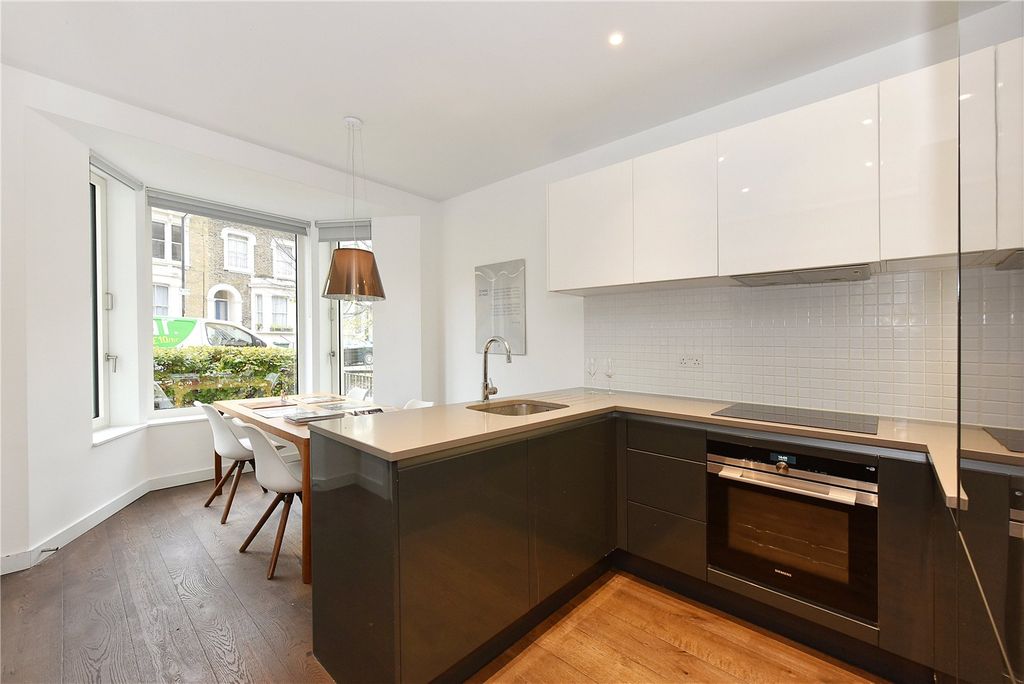 Property photo 2 of 17 Picture No. 14