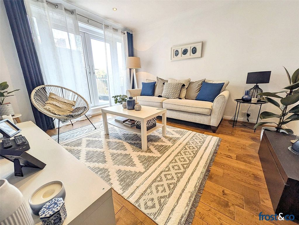 Property photo 3 of 13 Lounge