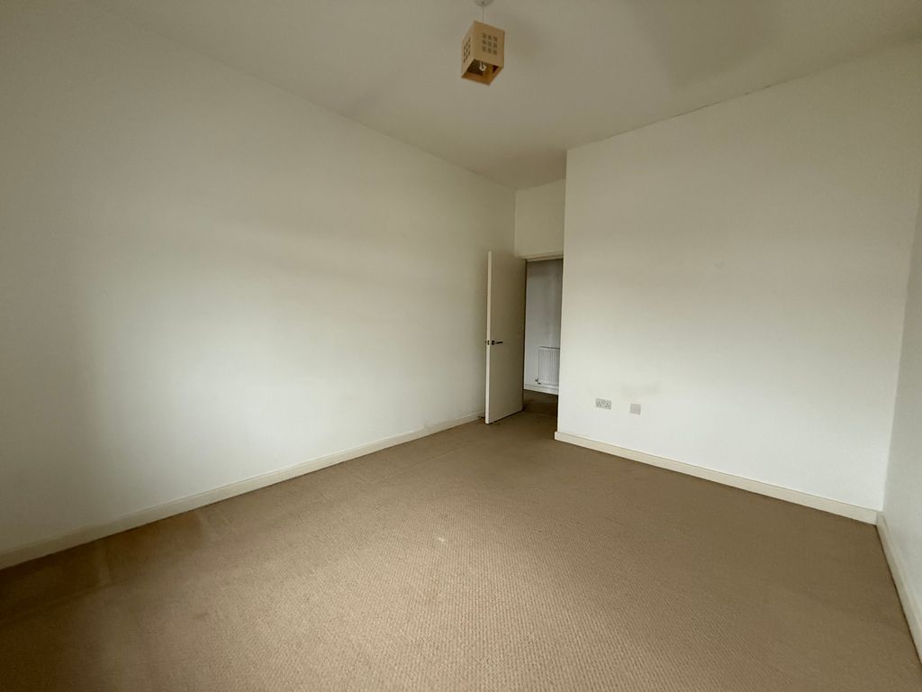 Property photo 2 of 4 Bedroom