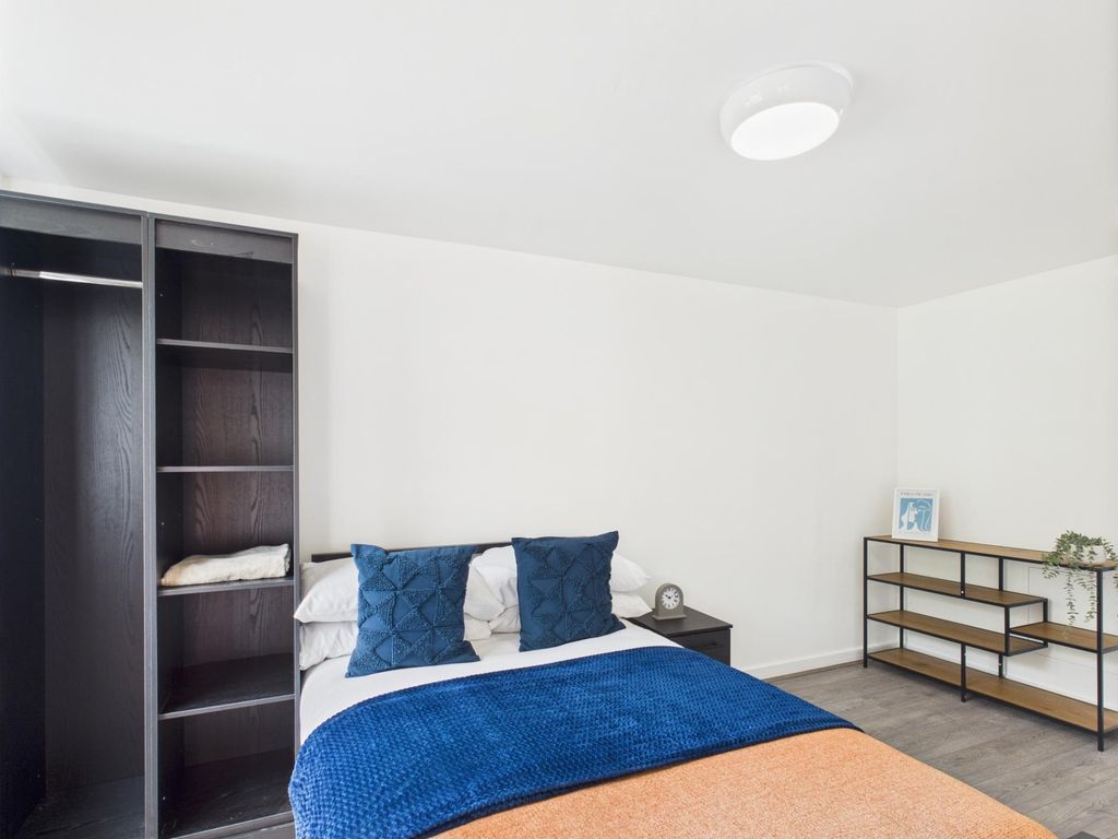 Property photo 2 of 4 Bright, Neatly Presented Bedroom With A Comfortabl...