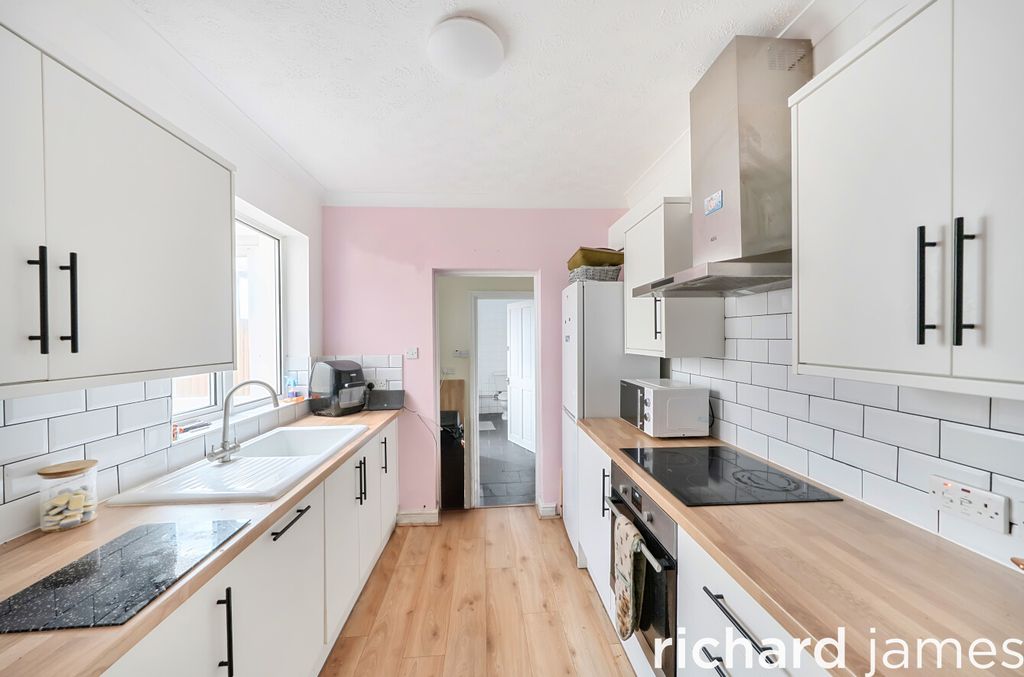 Property photo 3 of 13 Ae3161E75d564Adfbcf480Bf9F2265B3