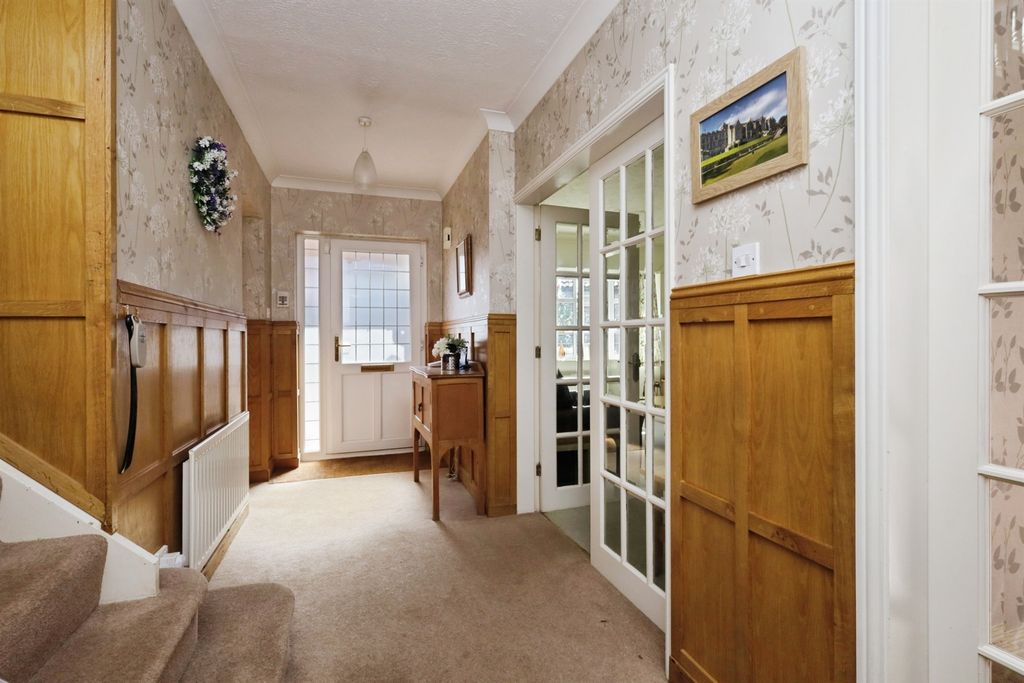 Property photo 2 of 20
