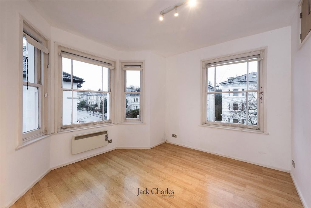 Property photo 2 of 4 Flat 10, 58 Upper Grosvenor Rd, Tn1 2Bh 002.Jpg