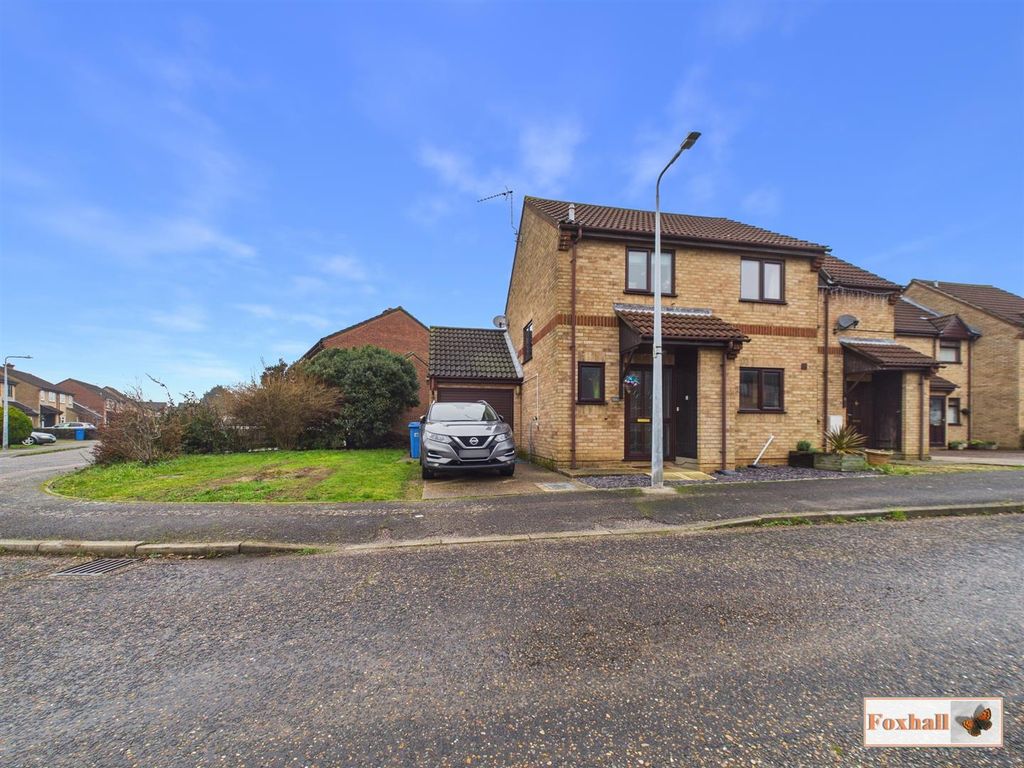 Property photo 1 of 17 Front Garden