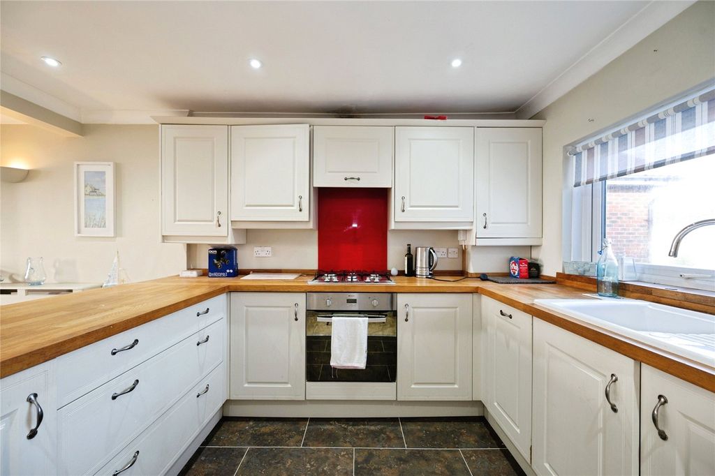 Property photo 3 of 22 Picture No. 11