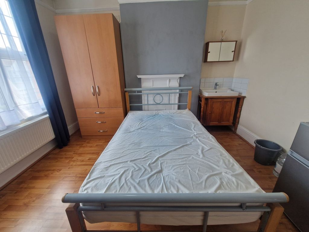 Property photo 1 of 3