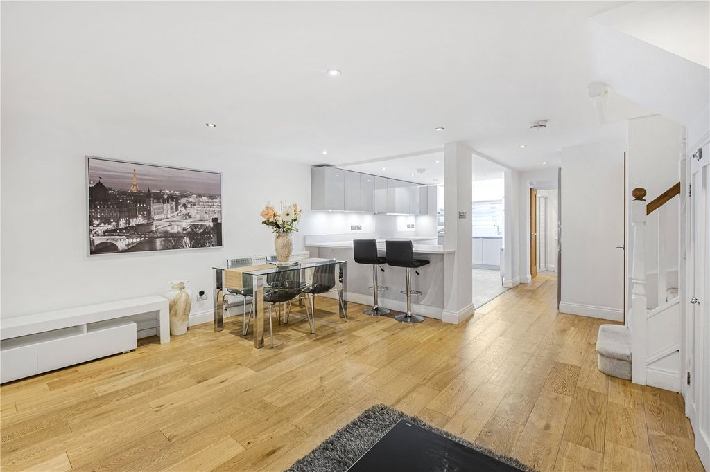 Property photo 1 of 18 Reception Room