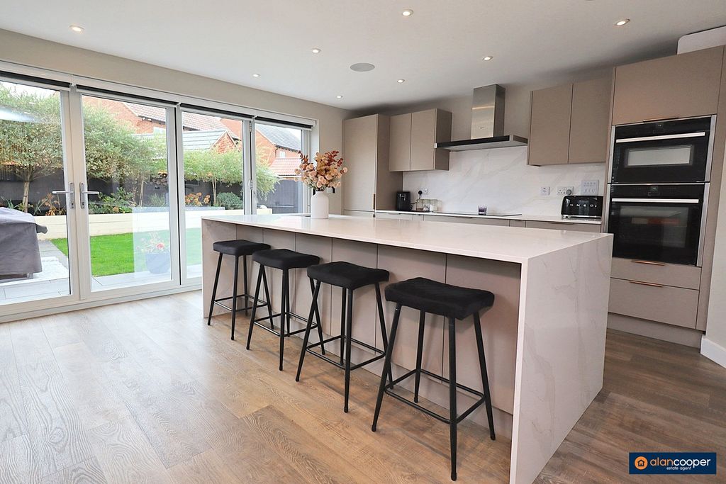 Property photo 2 of 60 4294594