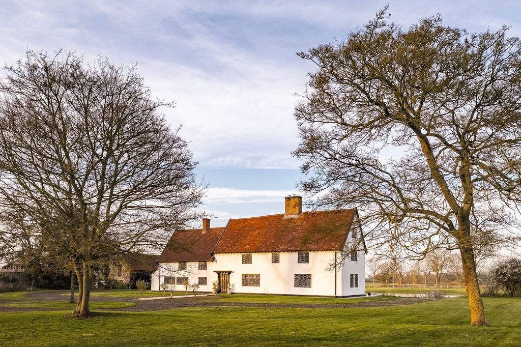 Property photo 1 of 28