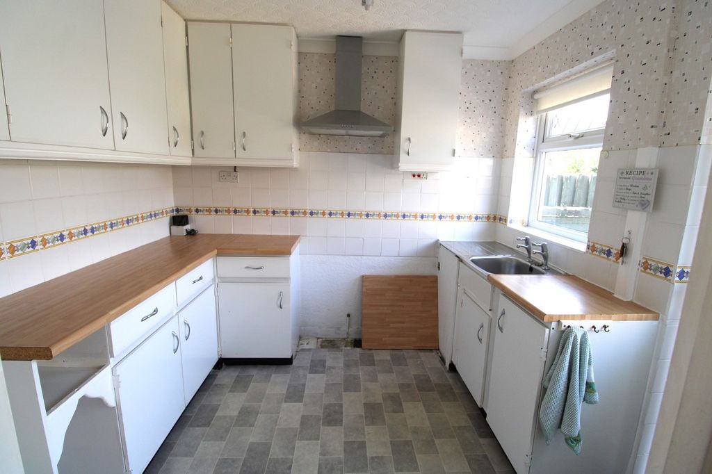 Property photo 2 of 12 Kitchen