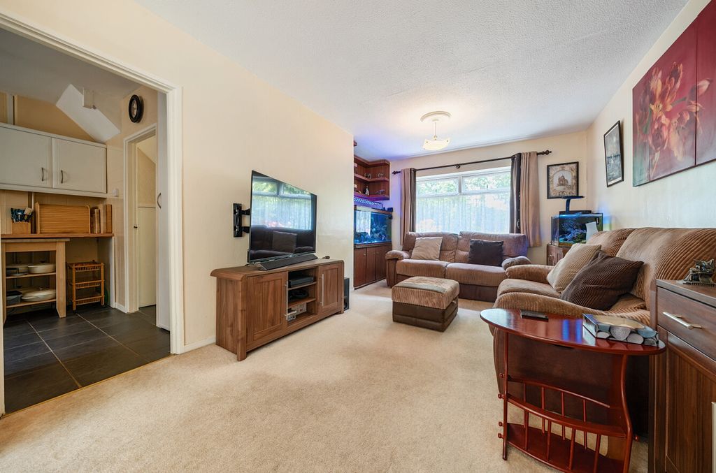 Property photo 2 of 21 1355189-11-68c80F...