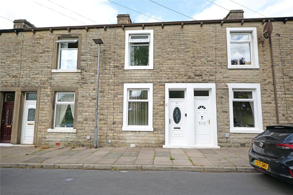 Property photo 1 of 16 Front External