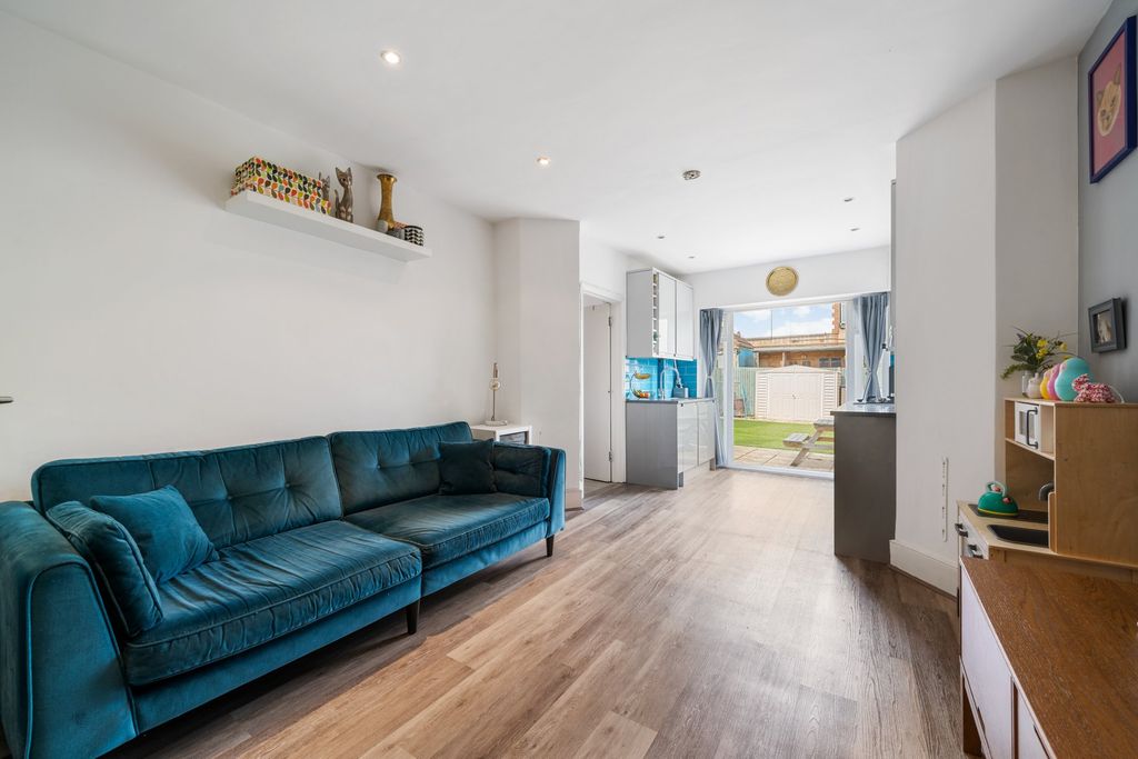 Property photo 3 of 12