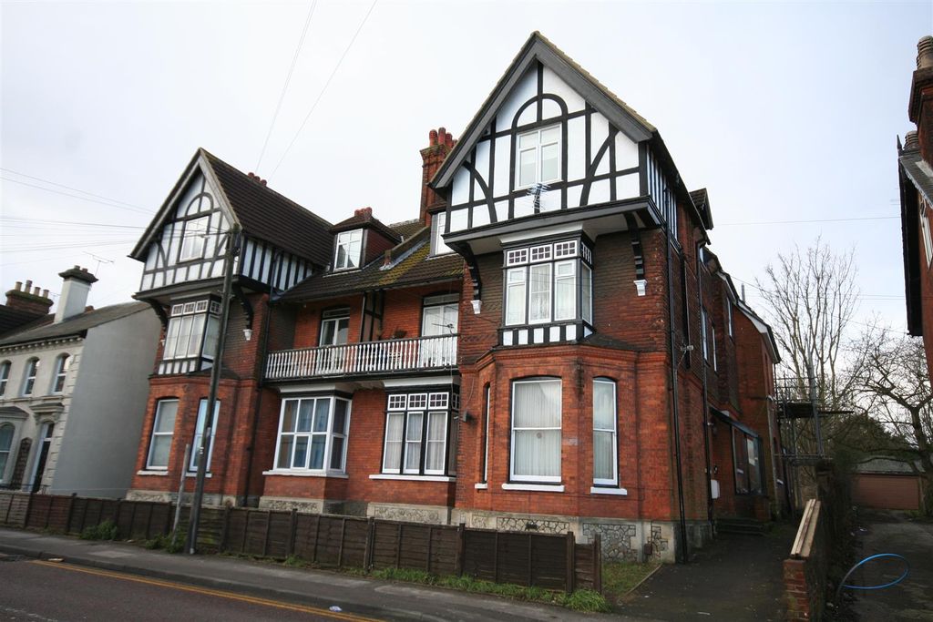 Property photo 1 of 6 Canterbury Road 13.Jpg