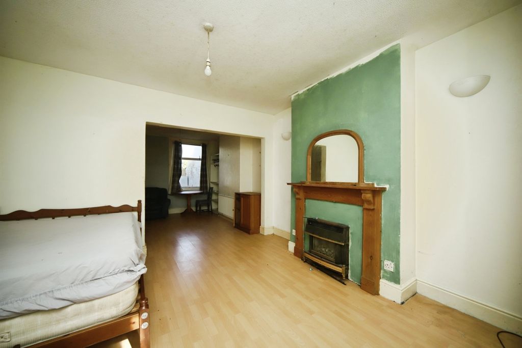 Property photo 3 of 17 Pbox-Img.Jpg