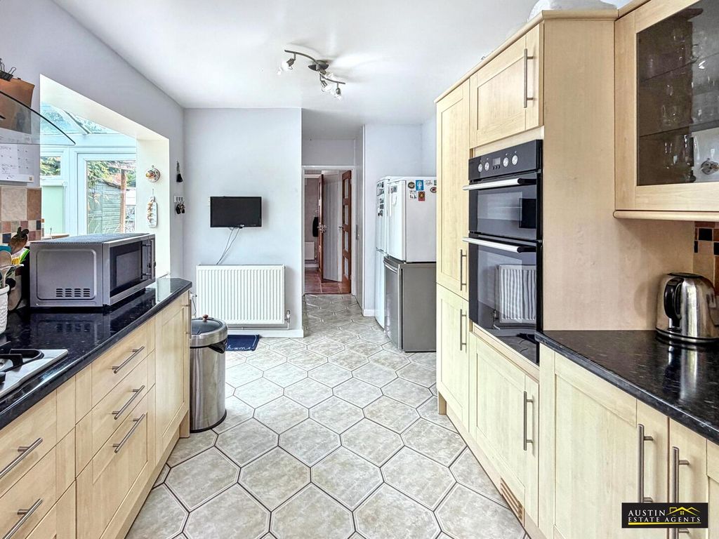 Property photo 3 of 24 Kitchen