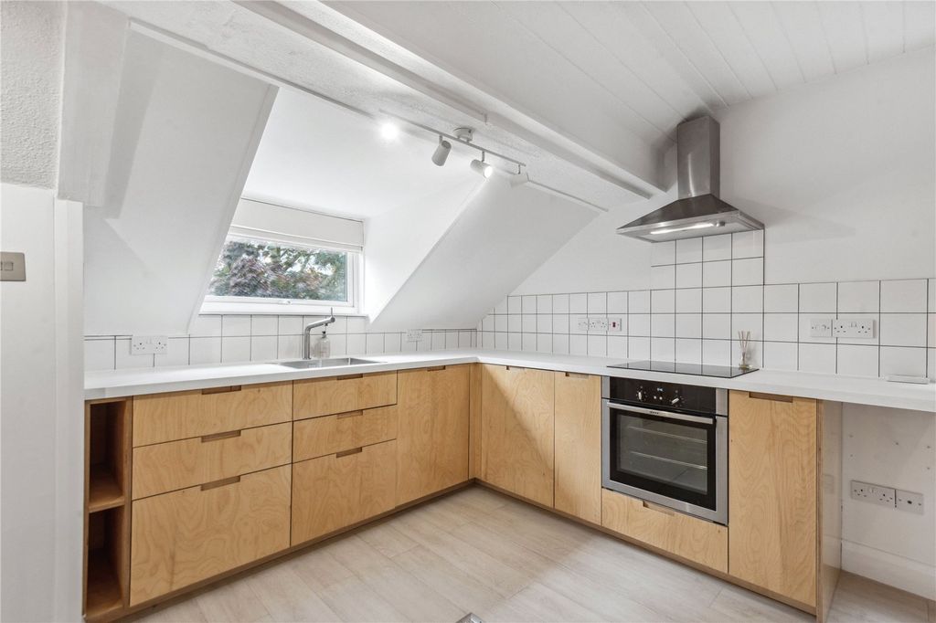 Property photo 3 of 10 Picture No. 13