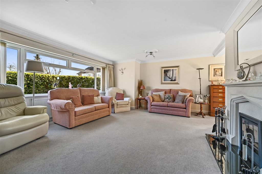 Property photo 3 of 25 Sitting Room