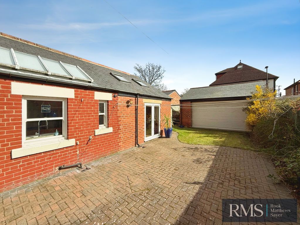 Property photo 2 of 16 Photo 12