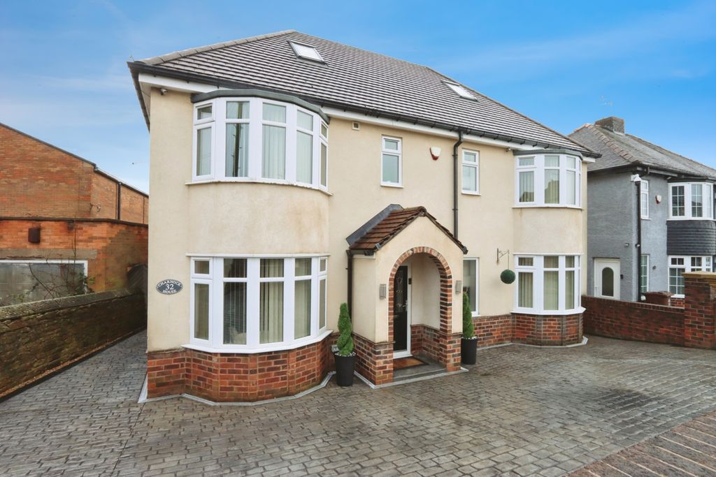 Property photo 1 of 31 Pbox-Img.Jpg