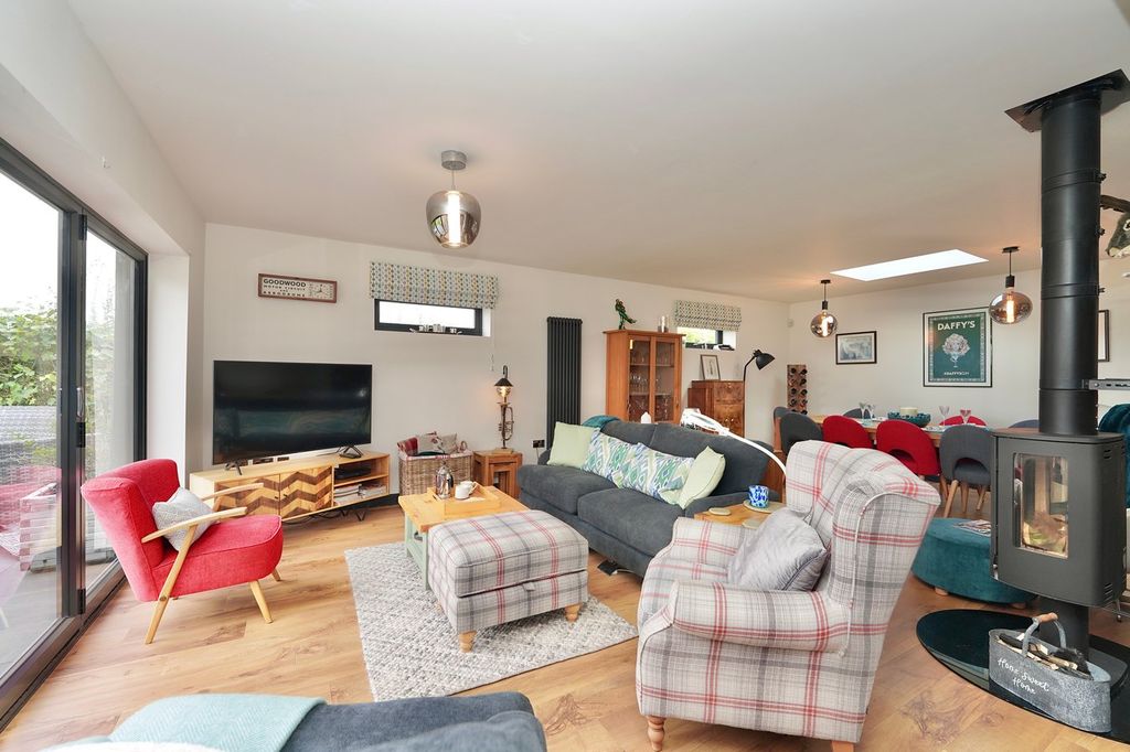 Property photo 3 of 26