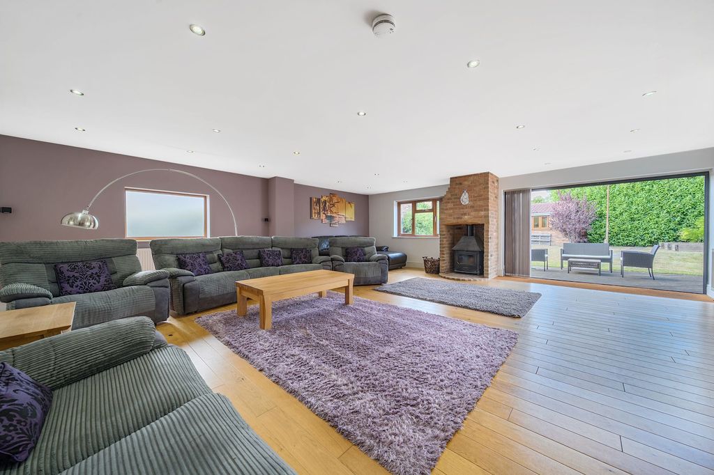Property photo 2 of 28