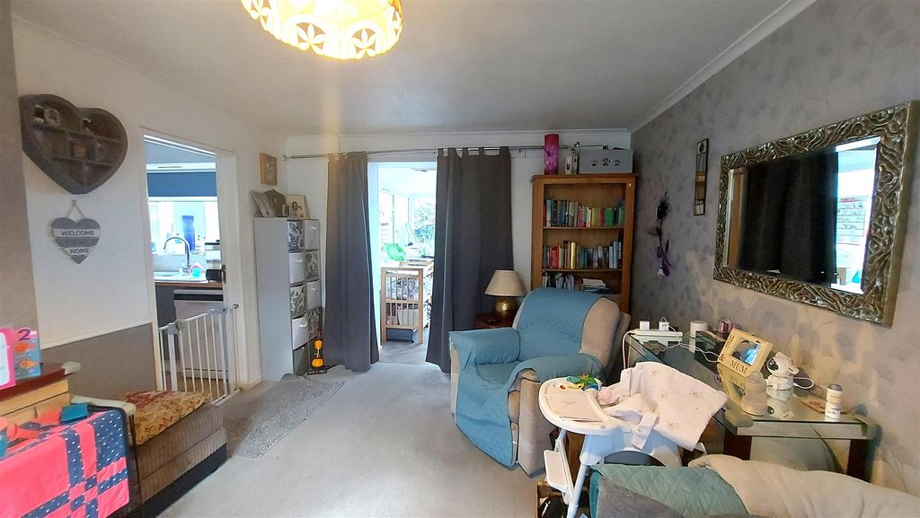 Property photo 2 of 20 Lounge